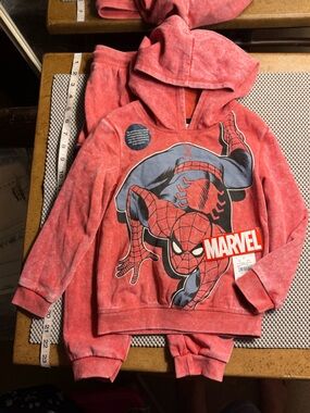 Marvel Spider-Man Pullover Hoodie & Sweatpants 2 piece set size 4T NWT